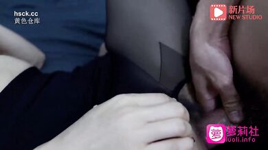 【草莓视频】cm-6 黑丝金牌销售为了业绩献出嫩穴